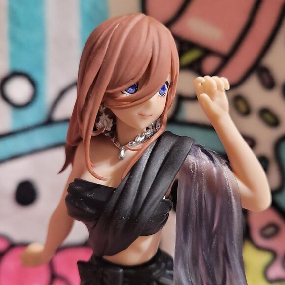 Miku Nakano Kyunties Banpresto Quintuplets Authentic Figure Black Dress Smiling - Picture 1 of 8